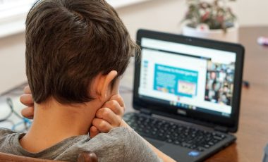 Vabilo – vzgoja za internet